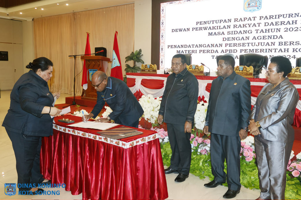 Description: Penjabat Wali Kota Sorong, Septinus Lobat, S.H., MPA