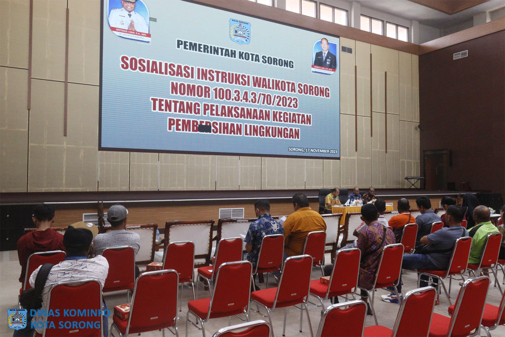 Para pelaku usaha saat mendengar penjelasan Pj. Wali Kota Sorong