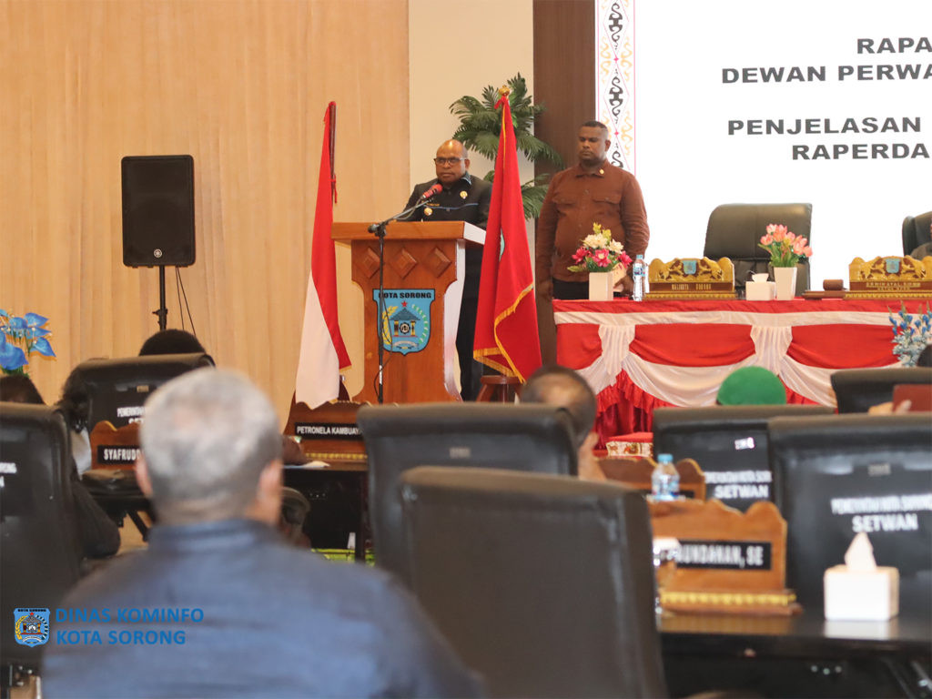 Pj. Wali Kota Sorong saat menjelaskan tentang pengamanan di Kota Sorong.