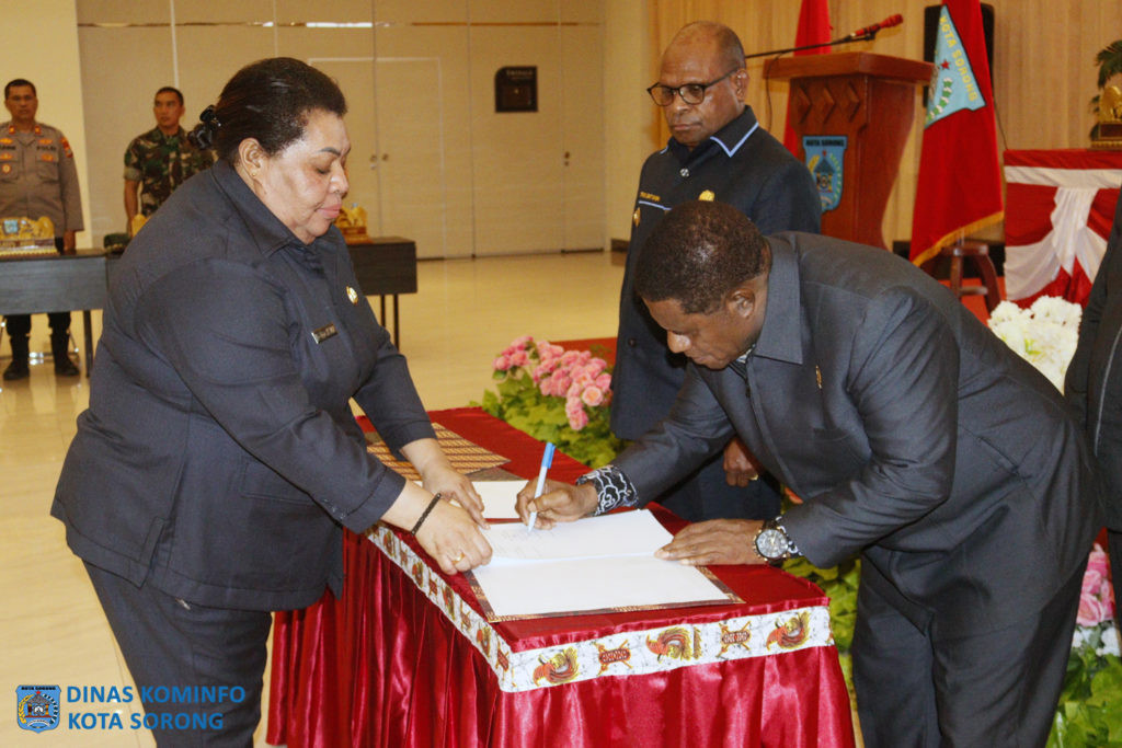 Description: Wakil ketua I DPRD Kota Sorong, Melkianus Way, S.E