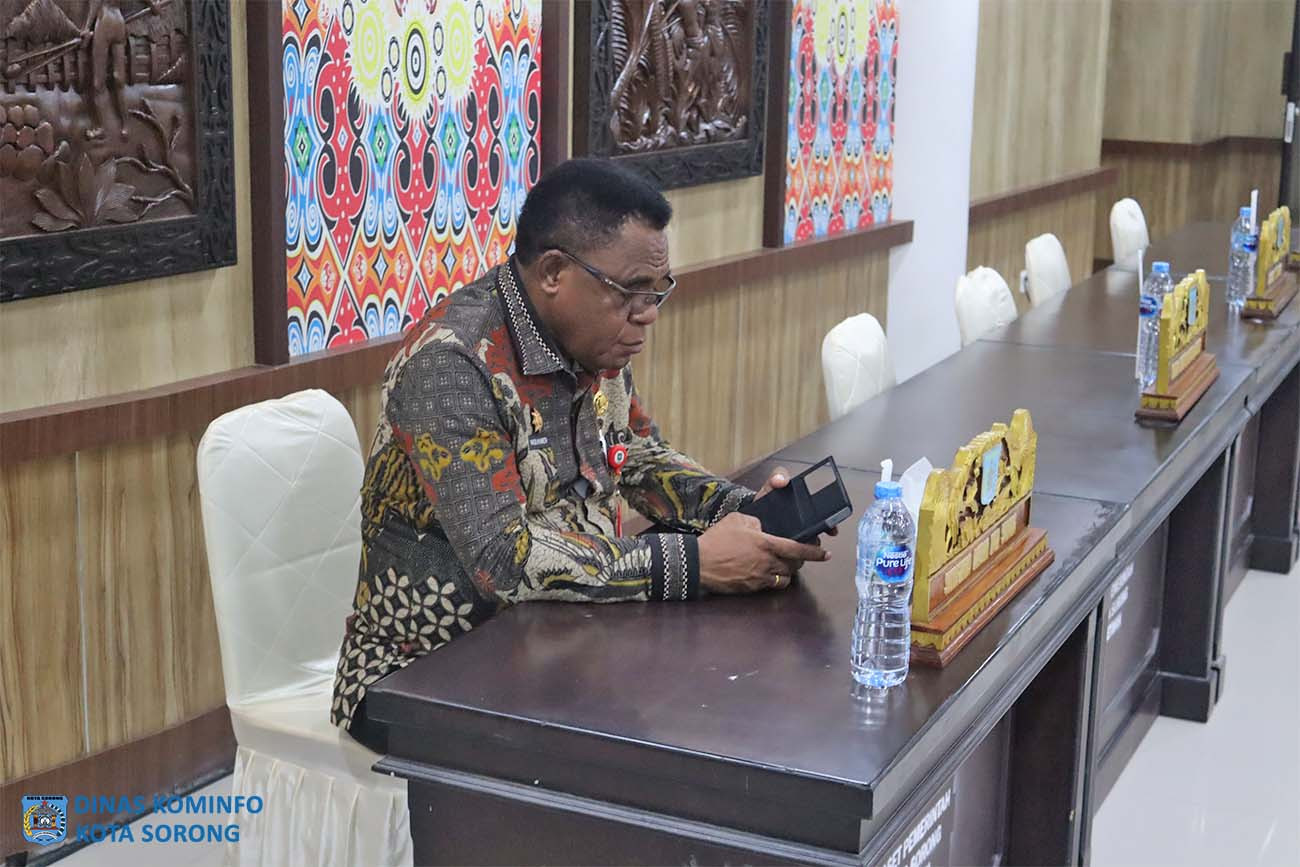 Description: Sekretaris Daerah Kota Sorong, Drs. Yakob Kareth, M.Si